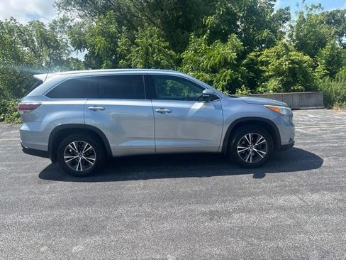 Used 2016 Toyota Highlander XLE AWD/4WD image 7