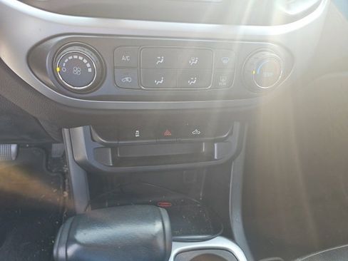 Used 2018 Chevrolet Colorado LT w/ LT Convenience Package image 11