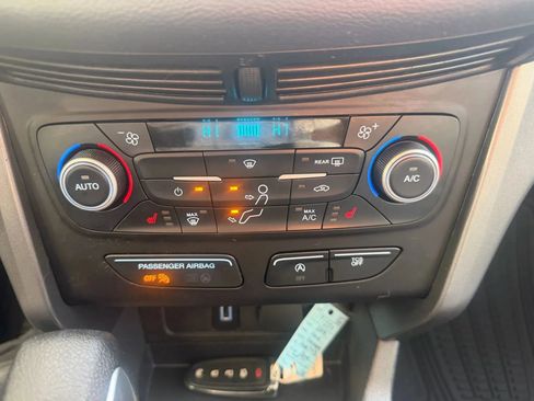 Used 2019 Ford Escape SE image 21