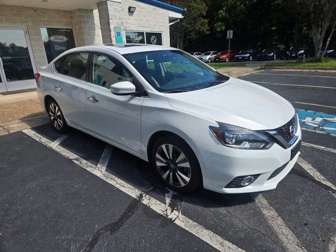 Used 2016 Nissan Sentra SL w/ Technology Package FWD image 4
