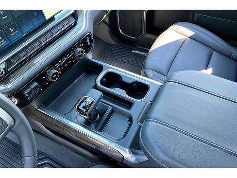 Used 2024 Chevrolet Silverado 1500 LT Trail Boss w/ Convenience Package II AWD/4WD image 19
