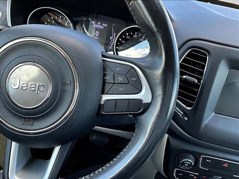 Used 2019 Jeep Compass Latitude image 16