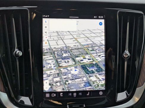 Certified 2025 Volvo V60 B5 Cross Country Plus image 22