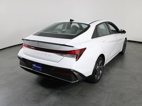 Certified 2025 Hyundai Elantra Sport FWD image 4