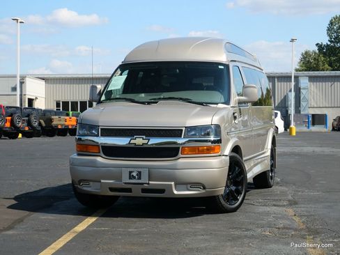 Used 2023 Chevrolet Express 2500 image 10