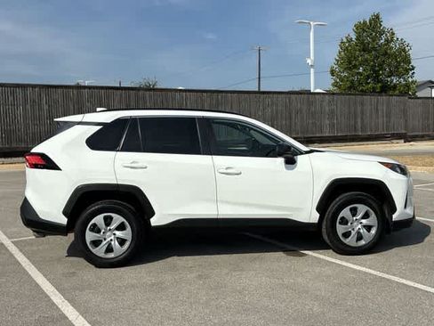 Used 2021 Toyota RAV4 LE FWD image 7