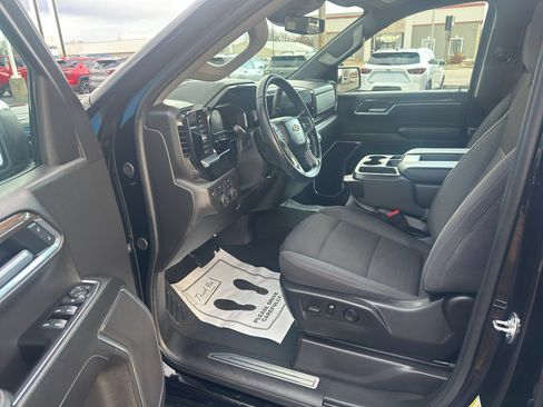 Used 2025 Chevrolet Silverado 1500 LT image 9