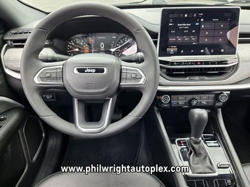Used 2024 Jeep Compass Latitude AWD/4WD image 12