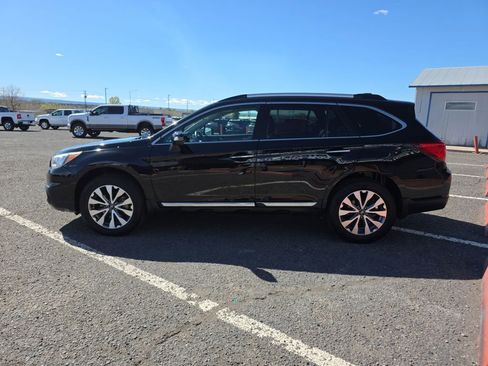 Used 2017 Subaru Outback 3.6R Touring AWD/4WD image 4