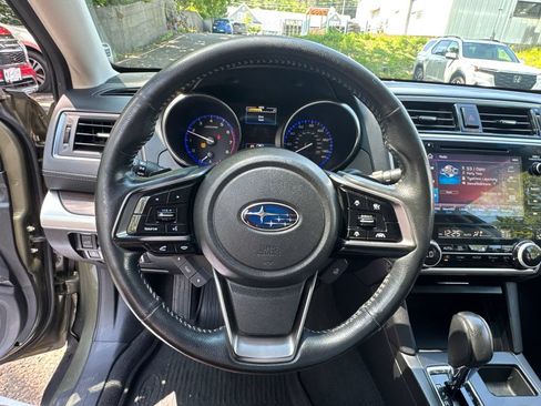 Used 2019 Subaru Outback 2.5i Touring AWD/4WD image 14