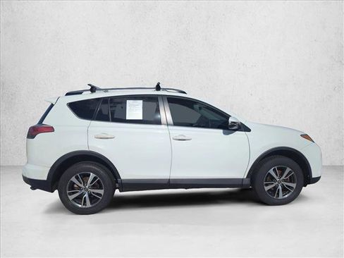 Used 2018 Toyota RAV4 XLE FWD image 4