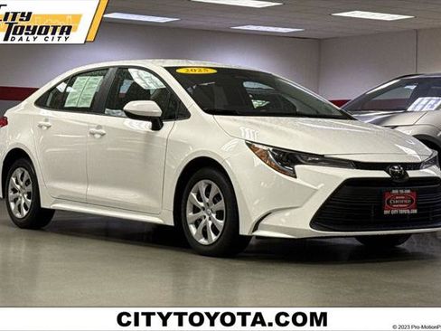 Certified 2025 Toyota Corolla LE image 1