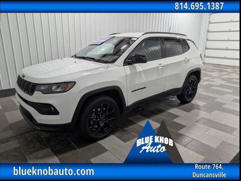 Used 2025 Jeep Compass Latitude w/ Convenience Group AWD/4WD image 1