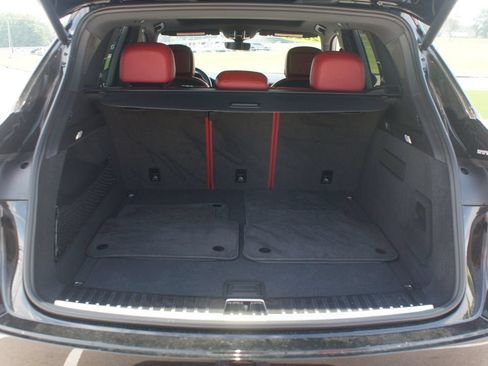 Used 2023 Porsche Cayenne AWD/4WD image 18