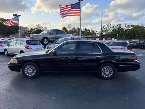 Used 2005 Ford Crown Victoria Police Interceptor image 4