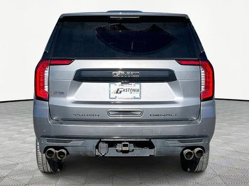 Used 2021 GMC Yukon Denali w/ Denali Premium Package image 6