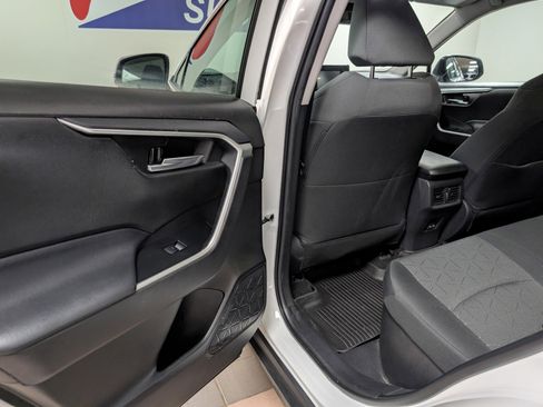 Used 2022 Toyota RAV4 XLE image 27