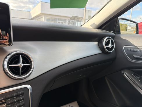 Used 2015 Mercedes-Benz GLA 250 4MATIC image 18