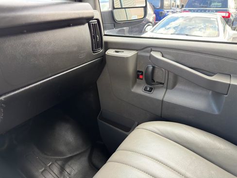 Used 2023 Chevrolet Express 3500 w/ Driver Convenience Package image 21