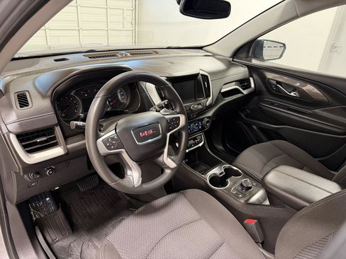 Used 2024 GMC Terrain SLE w/ Driver Convenience Package FWD image 12