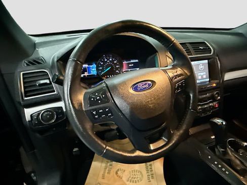 Used 2016 Ford Explorer XLT w/ Equipment Group 202A image 12