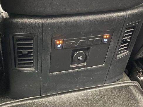 Used 2017 RAM 1500 Laramie image 36