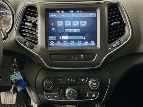 Used 2022 Jeep Cherokee Latitude AWD/4WD image 23