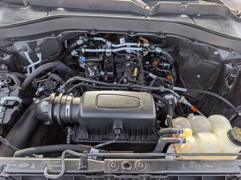 Used 2023 Ford Explorer XLT RWD image 29