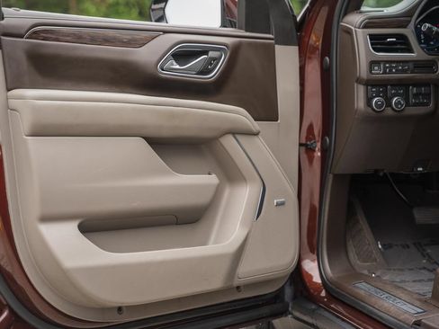 Used 2022 Chevrolet Tahoe LT w/ LT Signature Package AWD/4WD image 41