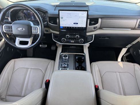 Used 2024 Ford Expedition Limited image 11