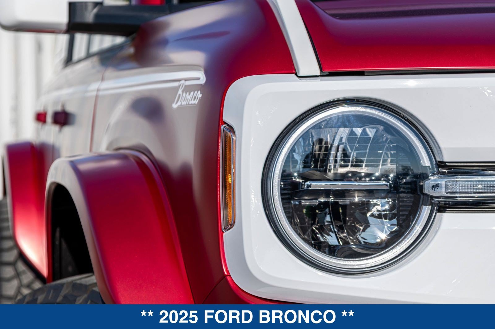 Used 2025 Ford Bronco Heritage Edition AWD/4WD image 25