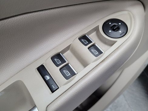 Used 2019 Ford Escape SE FWD image 27