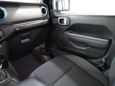 Used 2022 Jeep Wrangler Unlimited Rubicon 4xe w/ Steel Bumper Group AWD/4WD image 13