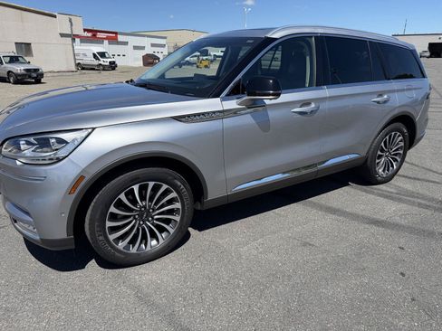 Used 2022 Lincoln Aviator Reserve w/ Equipment Group 201A AWD/4WD image 2