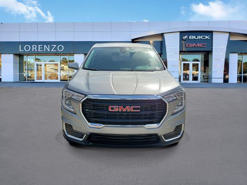 Used 2024 GMC Terrain SLE FWD image 2