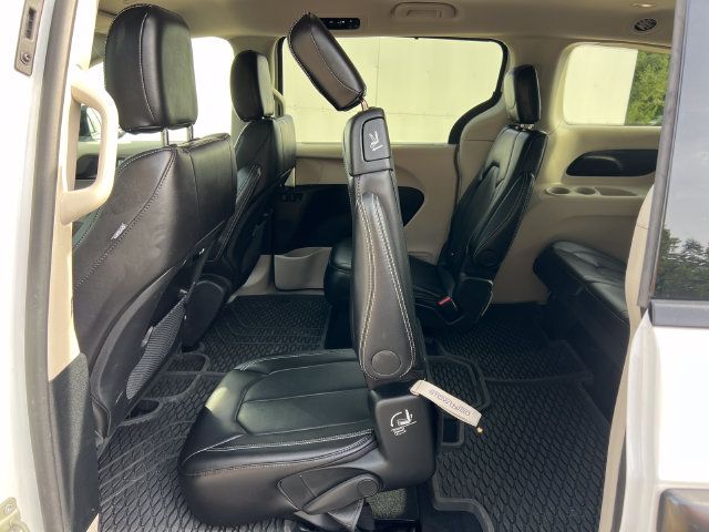 Used 2024 Chrysler Pacifica Touring-L w/ Road Tripper Package FWD image 5