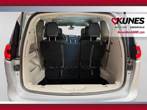Used 2024 Chrysler Pacifica Touring-L FWD image 38