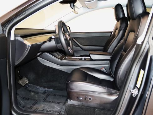 Used 2022 Tesla Model Y Long Range AWD/4WD image 28