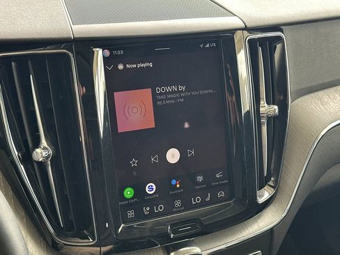 Certified 2025 Volvo XC60 B5 Plus AWD/4WD image 17