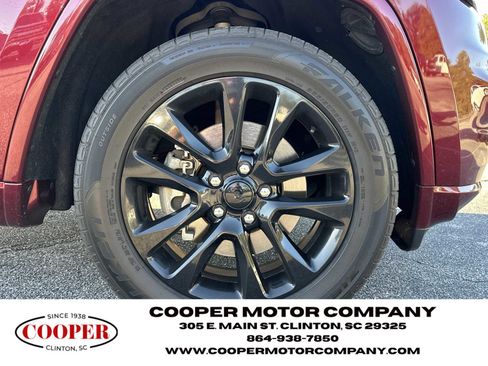 Used 2021 Jeep Grand Cherokee Laredo X image 12