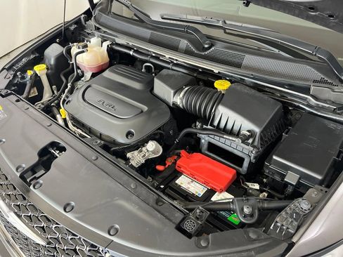 Used 2023 Chrysler Pacifica Limited FWD image 12