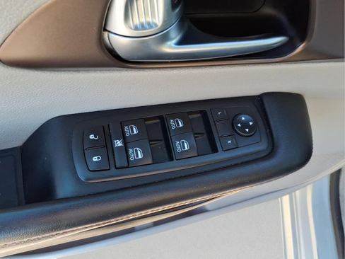 Used 2019 Chrysler Pacifica Touring-L Plus image 17