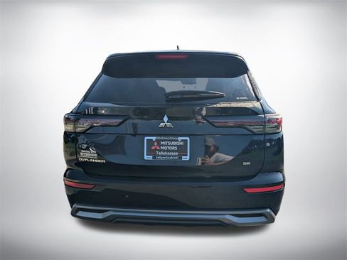 New 2025 Mitsubishi Outlander SE image 5
