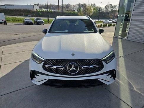 Used 2025 Mercedes-Benz GLC 350e 4MATIC image 11