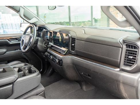 Used 2024 Chevrolet Silverado 1500 LT AWD/4WD image 14