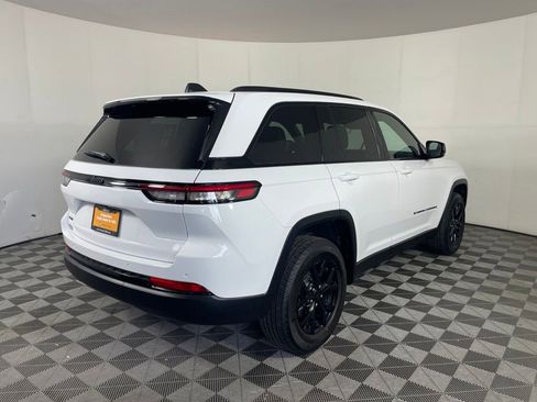 Certified 2025 Jeep Grand Cherokee Altitude AWD/4WD image 6