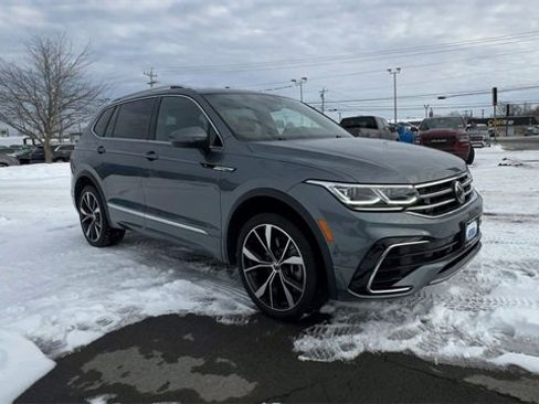 Used 2022 Volkswagen Tiguan SEL R-Line image 2