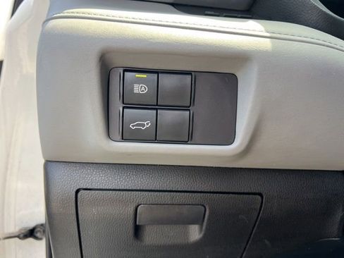 Used 2021 Toyota Highlander XLE FWD image 10