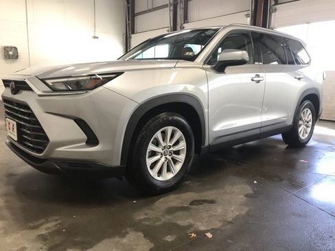 Certified 2025 Toyota Grand Highlander XLE image 8