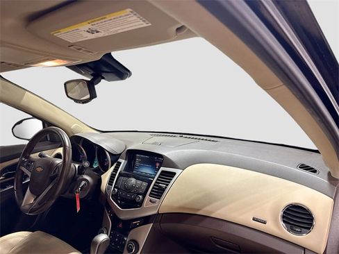 Used 2014 Chevrolet Cruze LT image 27